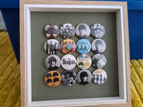 Set beatles badges - 16,