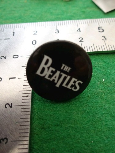 Vtg beatles badge - vtg, (a32)